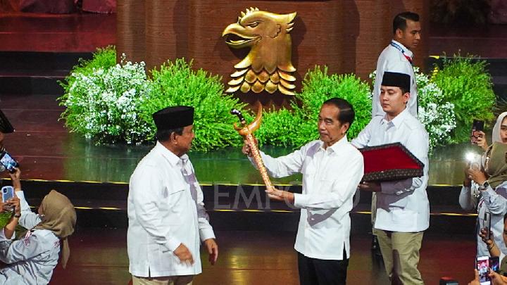 Menebak Jokowi- Tahun Lalu Nyatakan Istirahat di Solo dan Momong Cucu, Kini Mau Bikin Partai Super Tbk