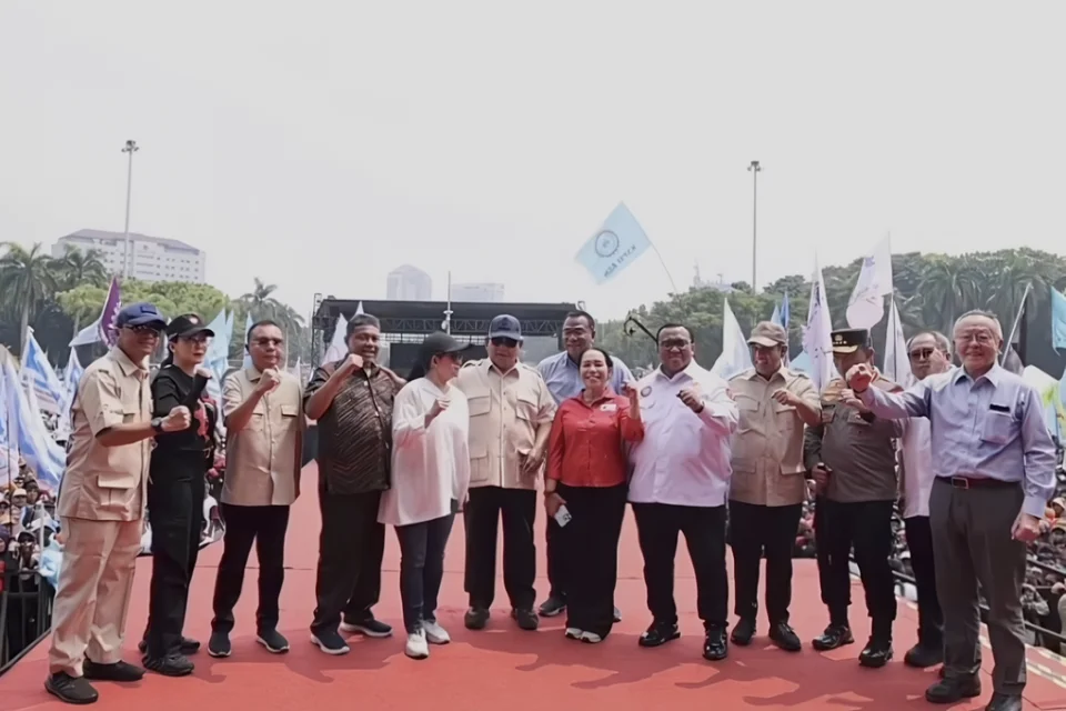 Puan dan Rieke Tampil Bersama Prabowo saat Hari Buruh, Tanda PDIP Merapat?