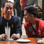 Untung-Rugi Jokowi Pilih PSI