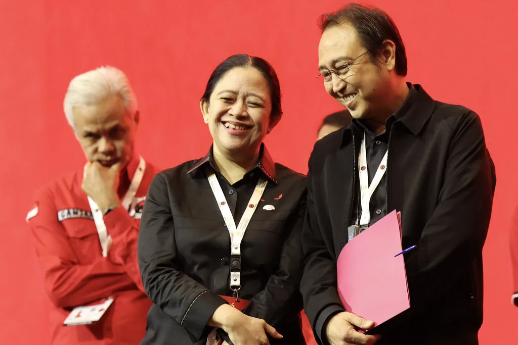 Ketua DPP PDI Perjuangan Puan Maharani (kedua kanan) dan Ketua DPP PDI Perjuangan Bidang Ekonomi Kreatif, M. Prananda Prabowo