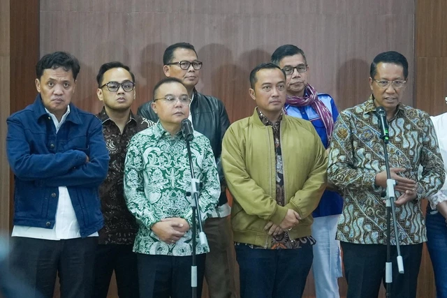 Menteri Hukum Supratman Andi Agtas menyampaikan keterangan pers bersama Wakil Ketua DPR Sufmi Dasco Ahmad , Mensesneg Prasetyo Hadi, dan Ketua Komisi III DPR Habiburokhman
