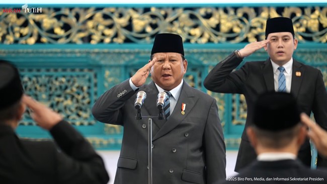 Presiden Prabowo Subianto saat prosesi pelantikan menteri dan wamen Kabinet Merah Putih sisa masa jabatan 2024-2029, Jakarta, 8 September 2025.(Dok. Sekretariat Presiden) Baca artikel CNN Indonesia "Apa Alasan Prabowo Reshuffle Budi Gunawan hingga Sri Mulyani?" selengkapnya di sini: https://www.cnnindonesia.com/nasional/20250909095220-32-1271532/apa-alasan-prabowo-reshuffle-budi-gunawan-hingga-sri-mulyani. Download Apps CNN Indonesia sekarang https://app.cnnindonesia.com/