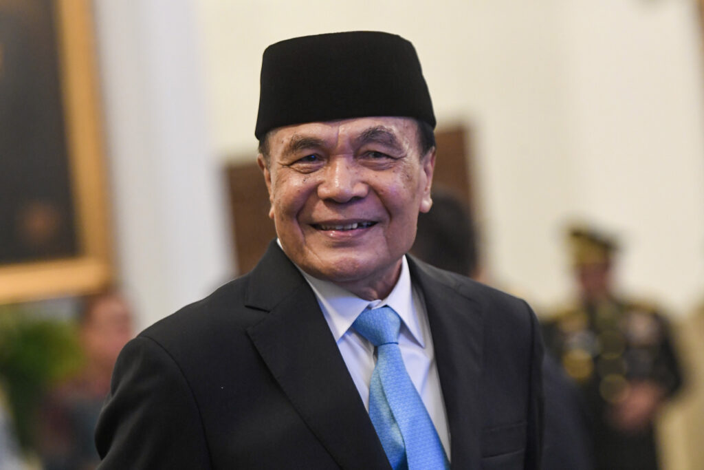 Djamari Chaniago bersiap mengikuti pelantikan dan pengambilan sumpah jabatan oleh Presiden Prabowo Subianto pada acara Pelantikan Menteri dan Wakil Menteri Negara Kabinet Merah Putih Dalam Sisa Masa Jabatan Periode Tahun 2024-2029 di Istana Negara, Jakart