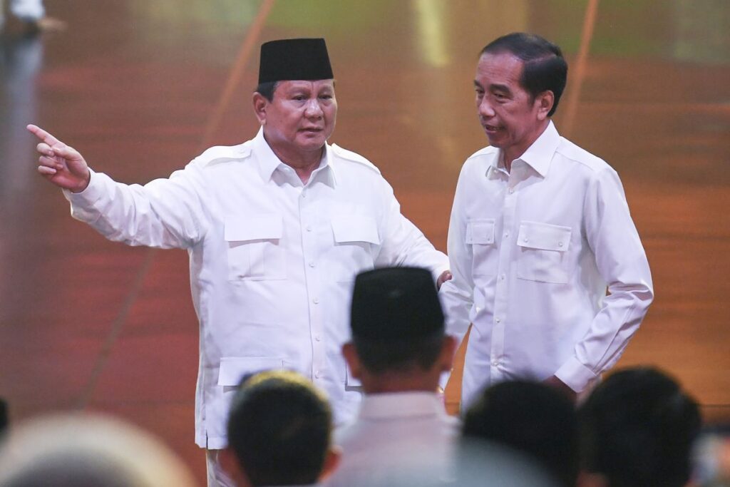 Kepentingan dan Keuntungan di Balik Pertemuan Prabowo dan Jokowi