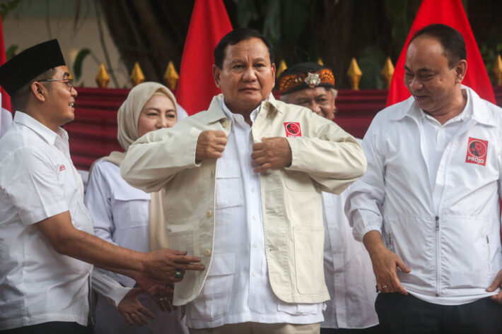 Beda Perlakuan Prabowo dan Jokowi Terhadap Relawan