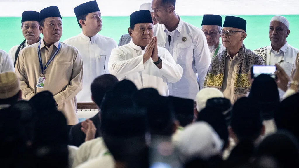 Presiden Prabowo Subianto bersama Ketua Umum MUI Anwar Iskandar