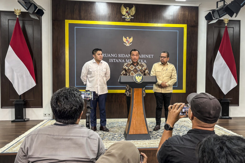 Corruption scandals, rupiah fall revive reshuffle talks