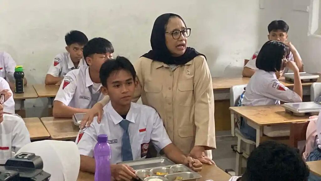 Meski Sudah Lama Dekat, Pengamat Minta Prabowo Tetap Awasi Nanik di BGN: Apakah Mampu Jalankan Peran
