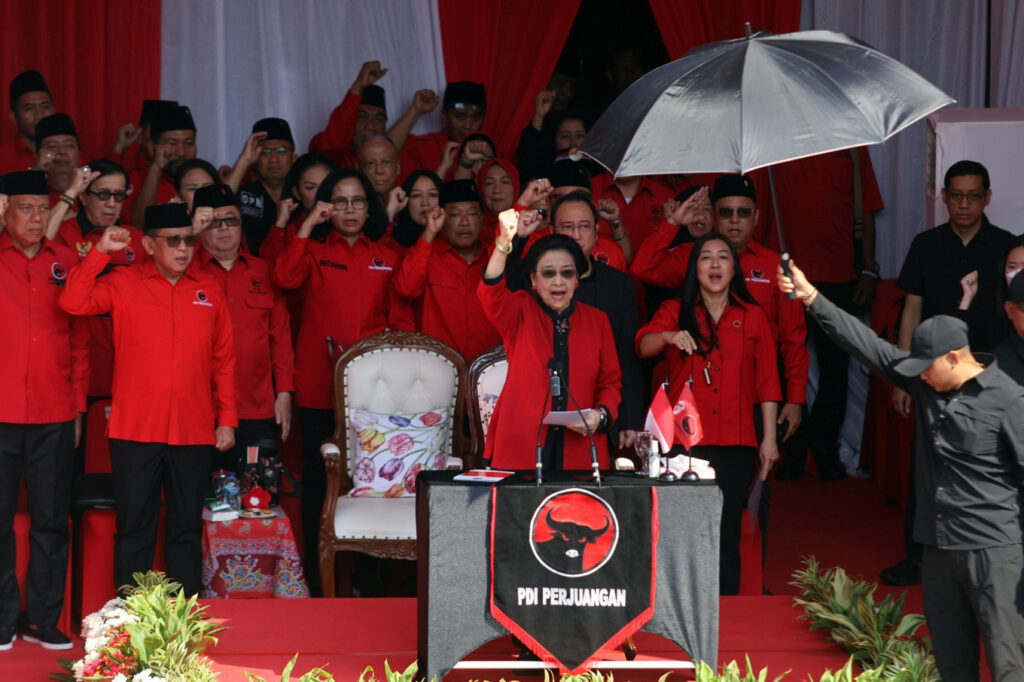 Pro-government parties hit out at PDI-P over student protests