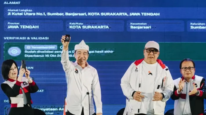 2 Makna yang Ingin Disampaikan Jokowi Saat Pamer KTA PSI Menurut Pengamat