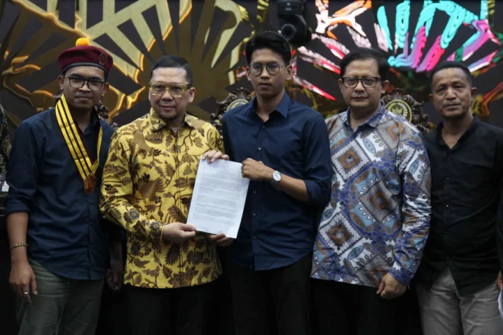 Mengapa Partai Terbelah Memakzulkan Gibran